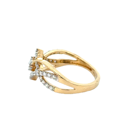 18k Yellow Gold and Diamond Fancy Ring in size 5.5 and total gold weight of 3.21g