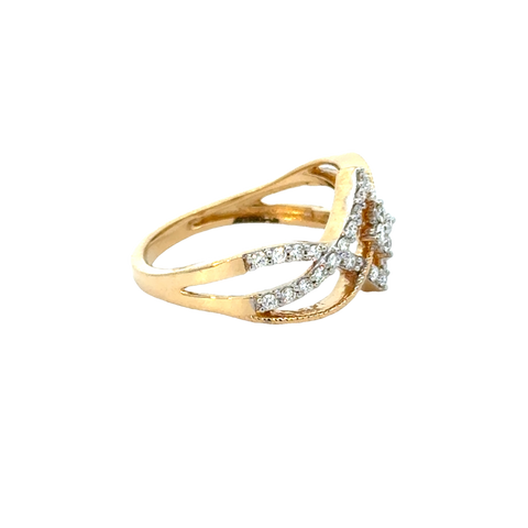 18k Yellow Gold and Diamond Fancy Ring in size 5.5 and total gold weight of 3.21g