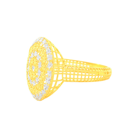 22k Two-Tone Gold Ring in size 7.5 and total gold weight of 2.9g