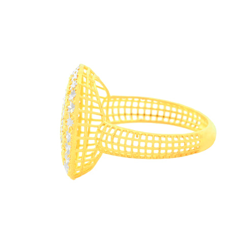 22k Two-Tone Gold Ring in size 7.5 and total gold weight of 2.9g