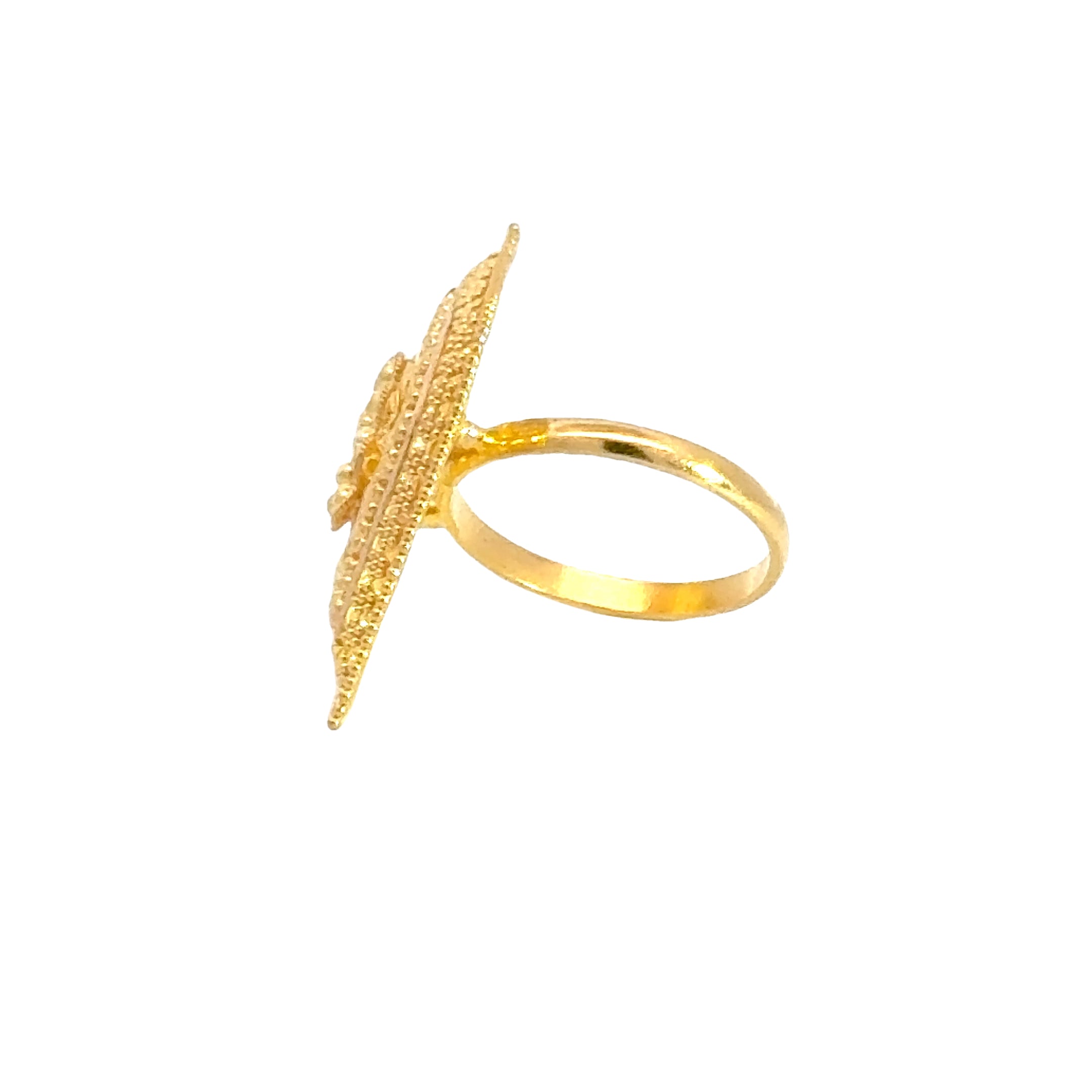 22k Yellow Gold Filigree Ring measuring 6.5