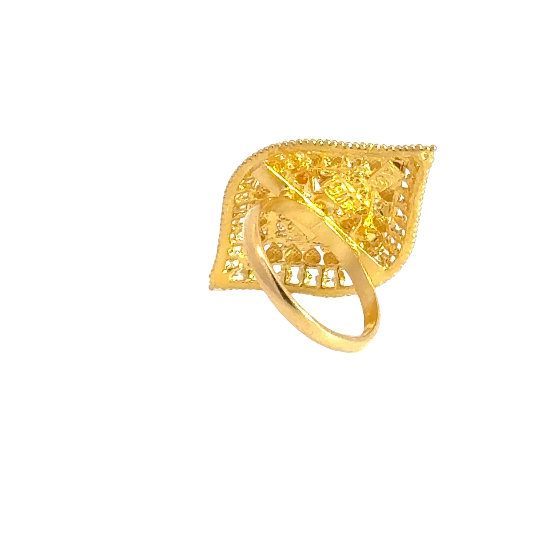 22k Yellow Gold Filigree Ring measuring 6.5