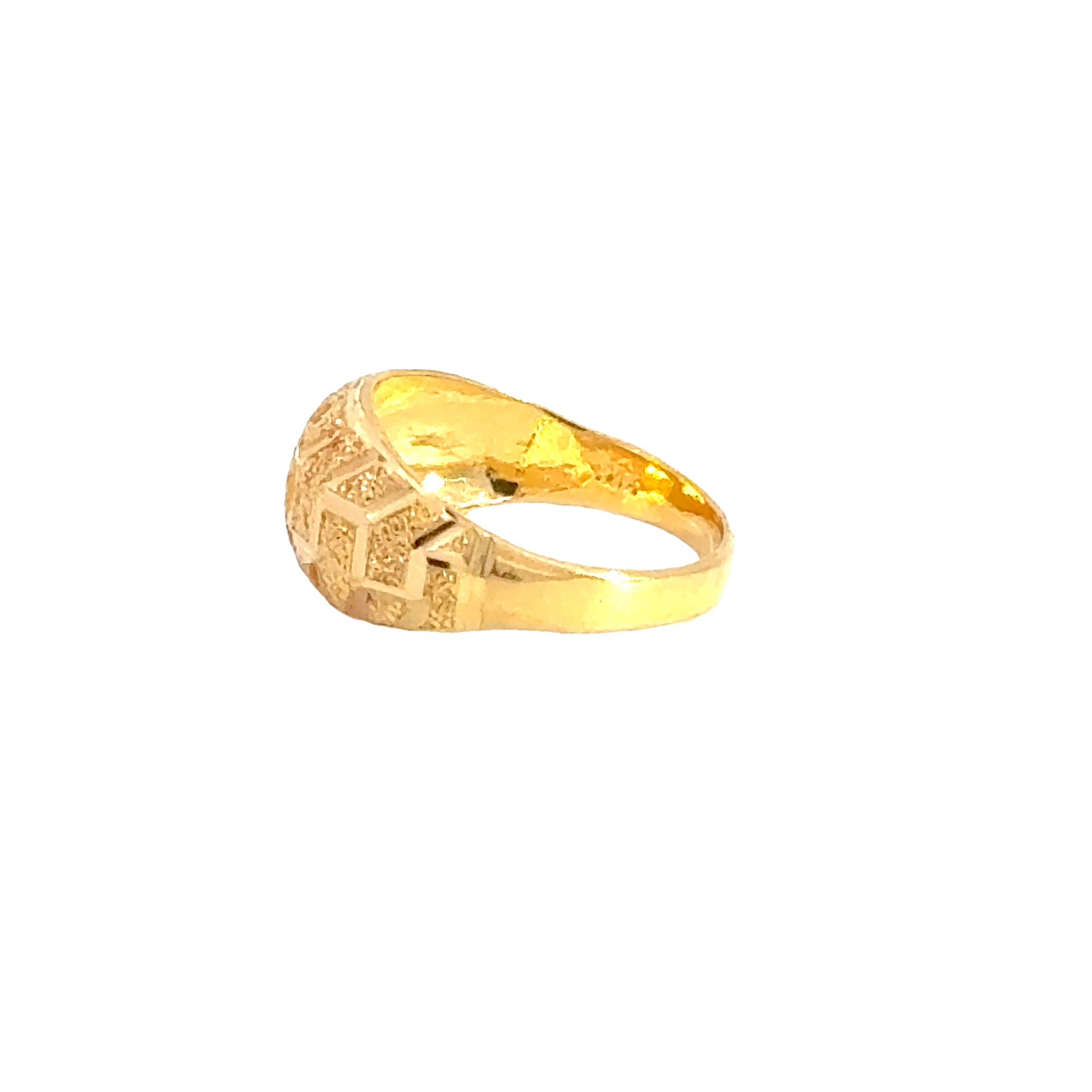 22k Yellow Gold Fancy Ring measuring 7.5