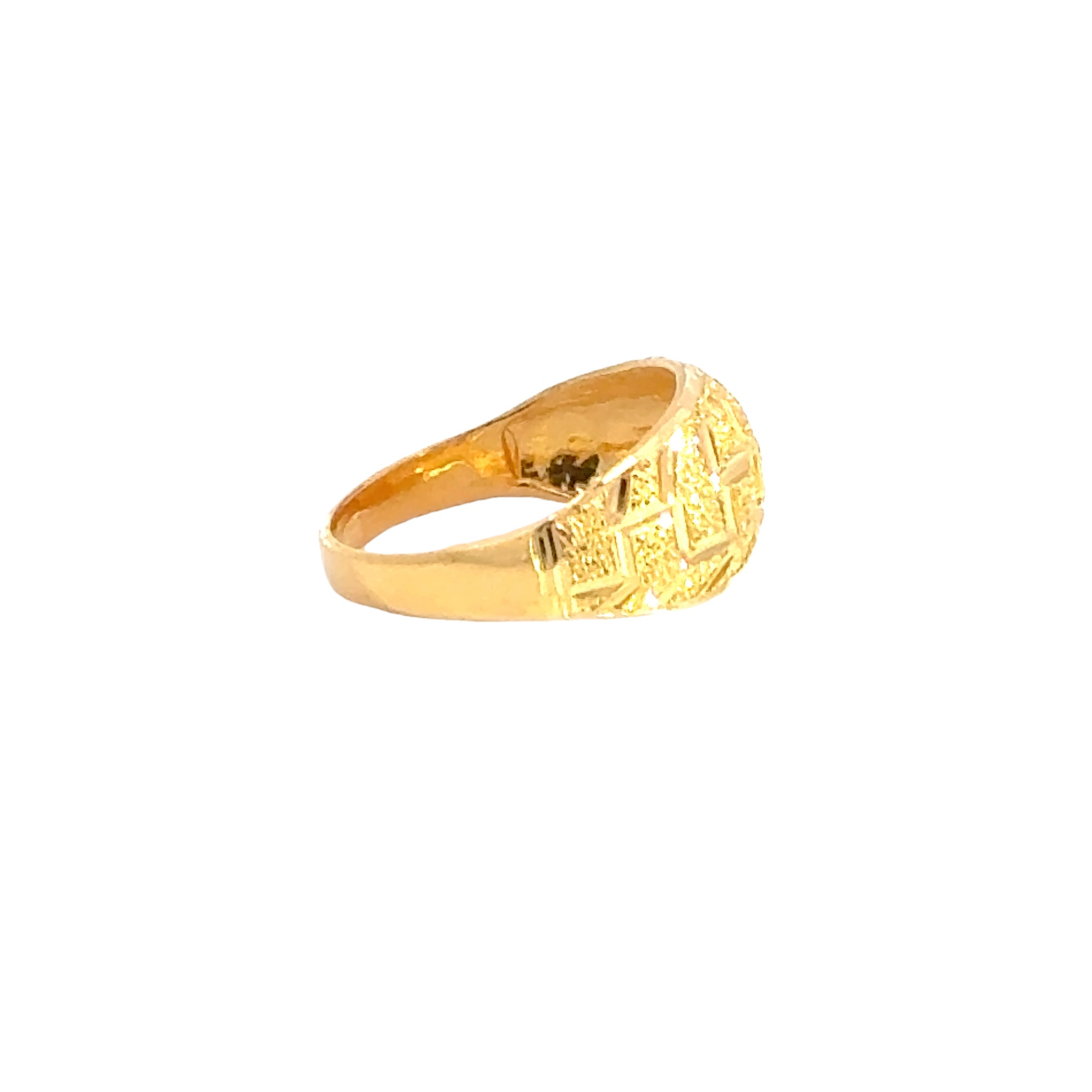 22k Yellow Gold Fancy Ring measuring 7.5