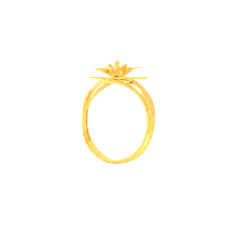 22k Yellow Gold Floral Ring in size 6.8 and total gold weight of 1.74g