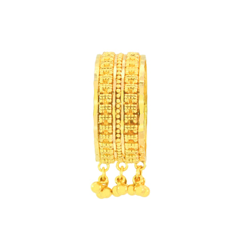 22k Yellow Gold Band Ring in size 7.5 and total gold weight of 4.59g