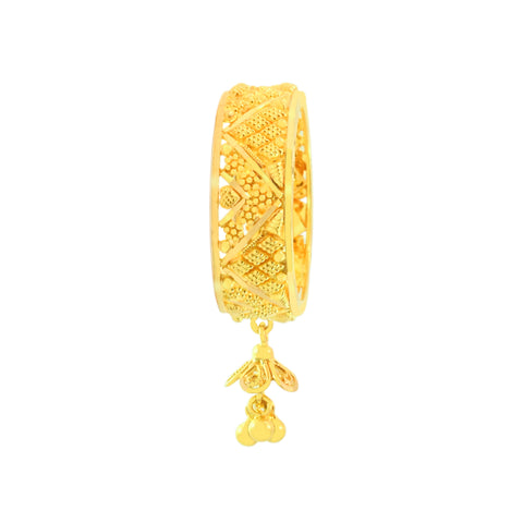 22k Yellow Gold Band Ring in size 6.25 and total gold weight of 3.97g