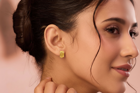 22k Yellow Gold Hoop Medium Earrings with gold weight of 3.72g