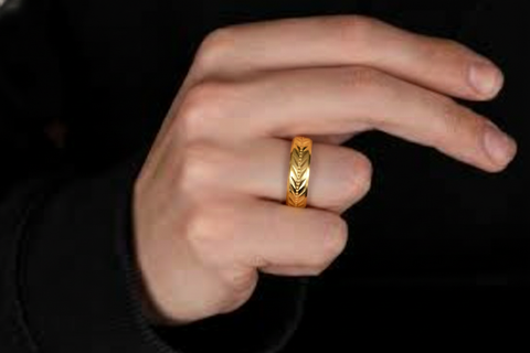22k Yellow Gold Immaculate Pristine Wedding Band Ring measuring 8 x 6mm  thickness