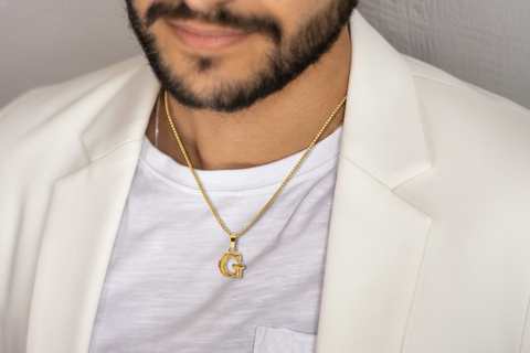 22K Yellow Gold Initial G Pendant with gold weight of 0.82g