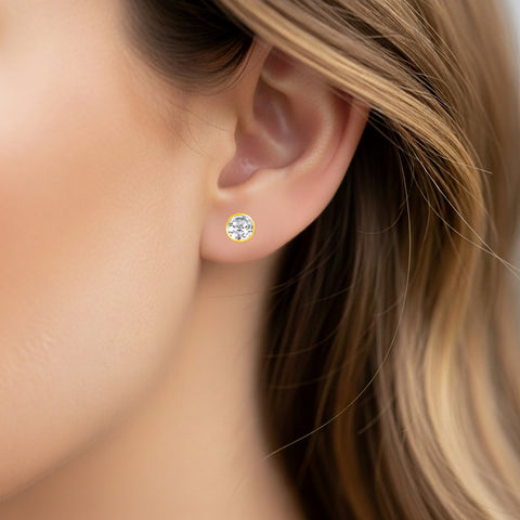 22k Yellow Gold Cubic Zirconia Stud Earrings with gold weight of 0.798g