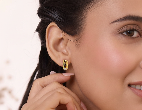 22k Two-Tone Gold Hoop Medium Earrings with gold weight of 2.49g