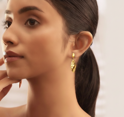 22k Yellow Gold Dangling Fancy Earrings with gold weight of 4.69g