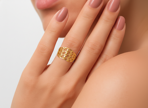 22k Yellow Gold Fancy Filigree Ring in size 5.8 and total gold weight of 3.09g