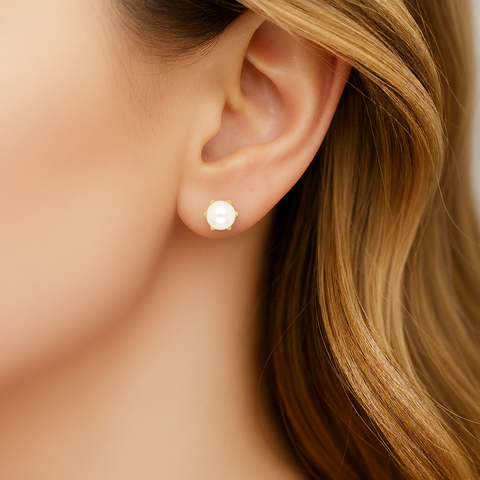 22k Yellow Gold Stud Pearl Earrings with gold weight of 0.98g