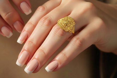 22k Yellow Gold Fancy Ring in size 7 and total gold weight of 3.49g