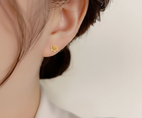 22k Yellow Gold Filigree Medium Earrings with gold weight of 1.87g