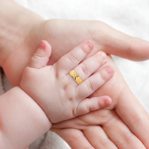 22k Yellow Gold Baby Ring in size 0.7 and total gold weight of 1.51g