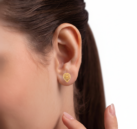 22k Yellow Gold Filigree Medium Earrings with gold weight of 1.37g