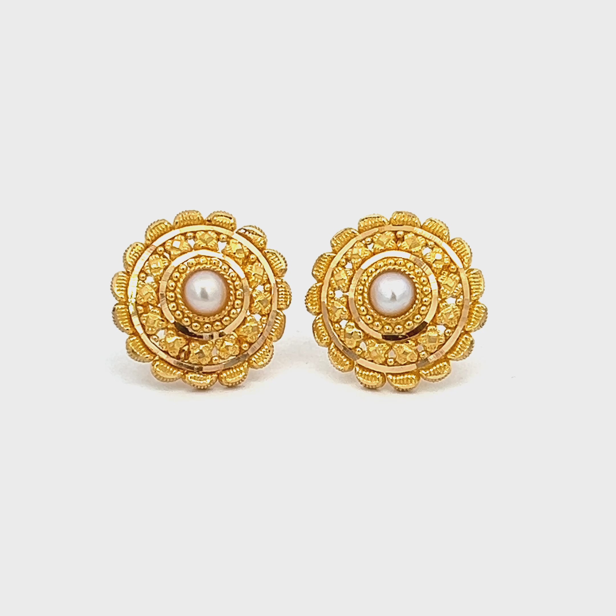 22k Yellow Gold Filigree Medium Earrings with gold weight of 5.2g