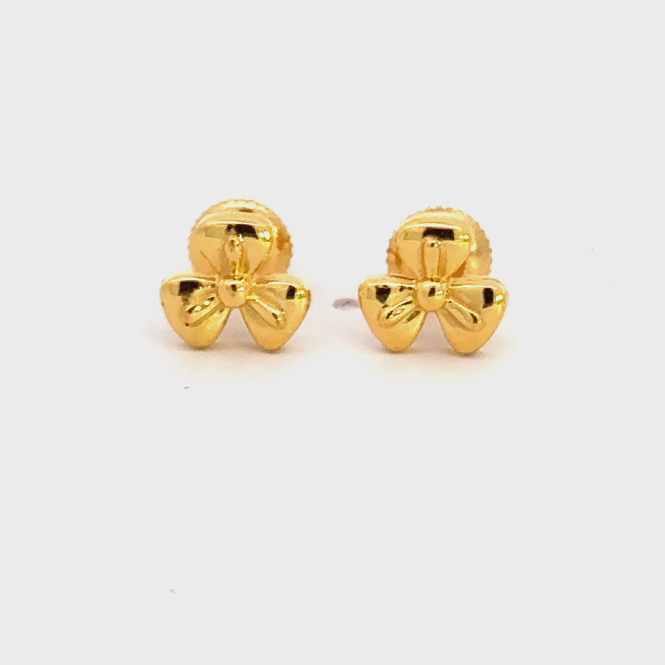 22k Yellow Gold Studs Earrings with gold weight of 2g