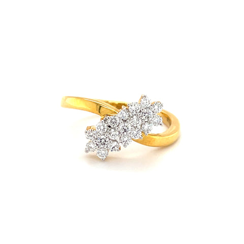 18K Gold Diamond Wavy Holly Ring